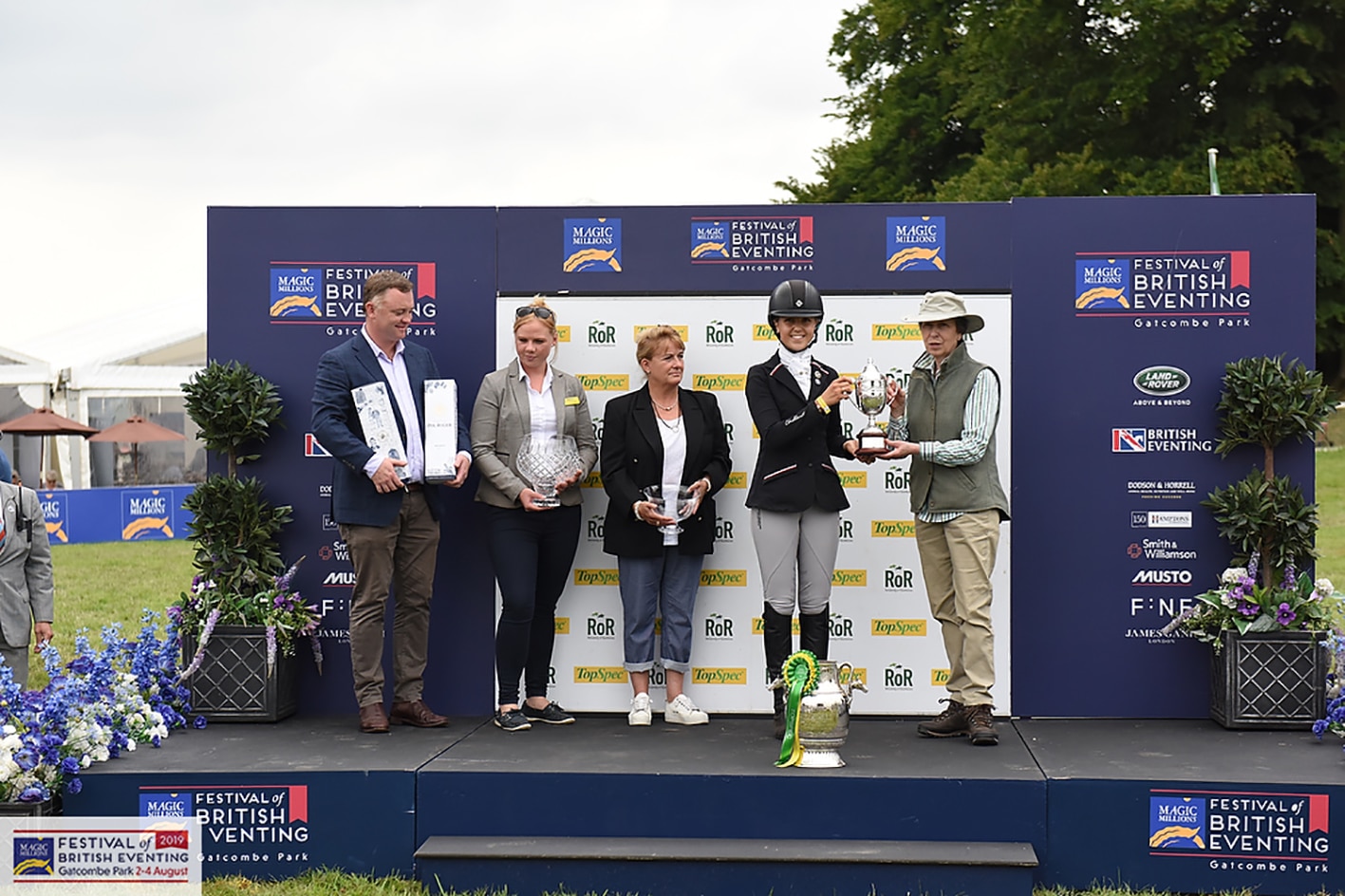 Saskia Davies receuves the TopSpec Challenge for the Corinthian Cup from HRH The Princess Royal